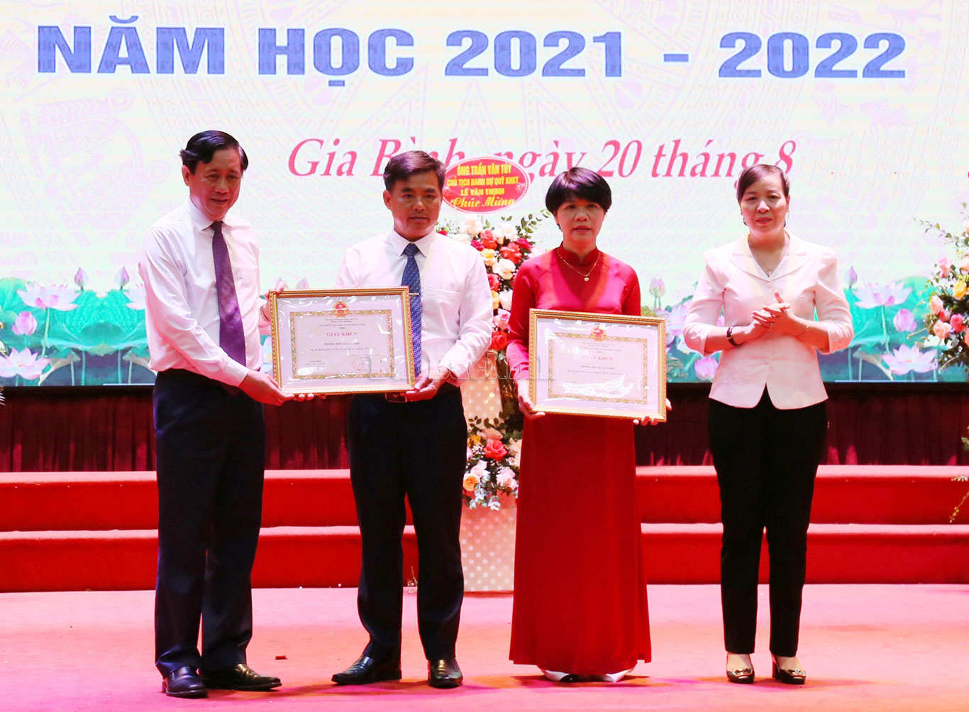 Gia Bình khen thưởng tập thể, cá nhân có thành tích năm học 2021-2022
